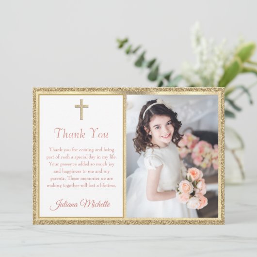 Carte De Remerciements Croix religieuse en or pour la première communion (Debout devant)