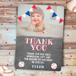 Carte De Remerciements Cute Baseball Chalkboard Enfants Photo Anniversair<br><div class="desc">Un beau carte de remerciements d'anniversaire de baseball pour les enfants à remercier leurs amis et leur famille. Carte de remerciements simple pour les enfants - un garçon et une fille. La carte a un thème de baseball - deux balles de baseball et des drapeaux rouges, bleus et blancs. L'arrière...</div>