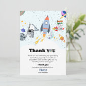 Carte de remerciements d'anniversaire de garçon po (Debout devant)