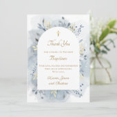 Carte de remerciements d'aquarelle bleu baptême (Debout devant)