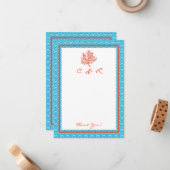 Carte de remerciements de monogramme de corail rou (Devant/Arrière en situation)