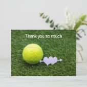 Carte de remerciements de tennis avec balle de ten (Debout devant)