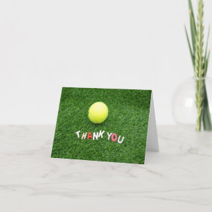 Carte de remerciements de tennis sur le vert pour