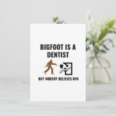 CARTE DE REMERCIEMENTS DENTISTE BIGFOOT (Debout devant)