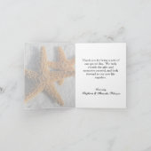 Carte De Remerciements Deux étoiles de mer dans le sable, Mariage plage (Intérieur)
