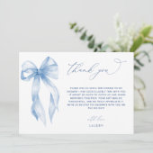 Carte De Remerciements Dusty Blue Bow Elle Attache Le Nœud Réception de M (Debout devant)