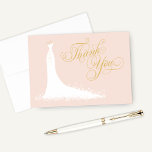 Carte De Remerciements Elégant Blush et Gold Mariage Fête des mariées de<br><div class="desc">Les élégantes cartes de notes "Merci" pour les futurs mariés mariages sont dotées d'une police de script de calligraphie ornée et d'une robe mariage fluide. Les détails des fleurs, des fleurs et des papillons font ressortir la robe éthérée. Le format de carte pliée comprend de l'espace à l'intérieur pour un...</div>