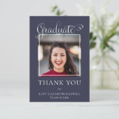 Carte De Remerciements Élégant Classy Script Graduate Photo Bleu (Debout devant)