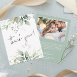 Carte De Remerciements Élégant mariage photo botanique eucalyptus<br><div class="desc">Envoyez ces romantiques et élégantes cartes de remerciements à votre invité pour avoir participé à votre journée spéciale. L'avant de la carte présente un design botanique chic qui comprend un bouquet élégant de verdure aquarelle claire et aérée et des feuilles d'eucalyptus complétés par des speckles dorés de citron (imprimés). Le...</div>