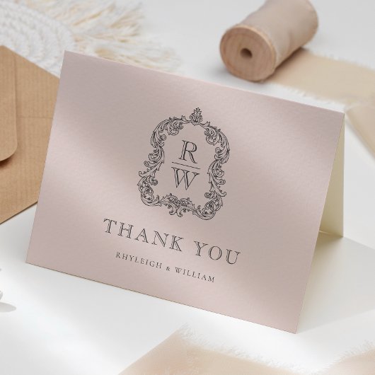 Carte De Remerciements Élégant Monogram Crest Blush Pink Mariage