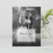 Carte De Remerciements Elégant noir & blanc Mariage photo Script moderne (Debout devant)