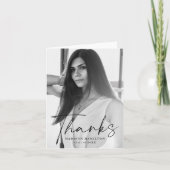 Carte De Remerciements Élégant noir script photo graduation (Devant)