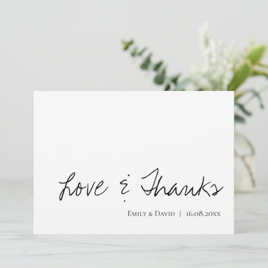 Carte De Remerciements Élégant Script Classy Black & White Love & Thanks (Debout devant)