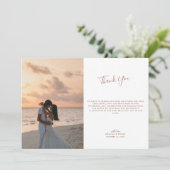 Carte De Remerciements Élégant Script Mocha Monogram Mariage Photo (Debout devant)