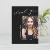 Carte De Remerciements Élégant Script moderne minimal 1 Diplôme photo (Debout devant)