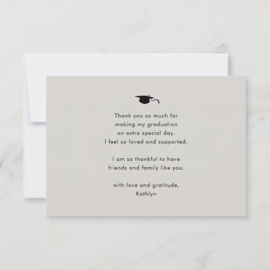 Carte De Remerciements Élégant script noir sur Gris Photo Graduation (Dos)