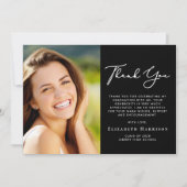 Carte De Remerciements Élégant Script Photo Black Graduation (Devant)