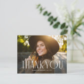 Carte De Remerciements Élégante Typographie de fin d'études (Debout devant)