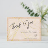 Carte De Remerciements Fête des mariées moderne en marbre beige (Debout devant)