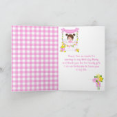 Carte De Remerciements Fille aux cheveux bruns debout près d'un stand de (Intérieur)