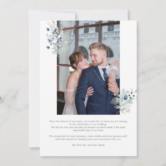 Carte de remerciements floral bleu poussiéreux - É (Dos)