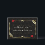 Carte De Remerciements Glam Gatsby Casino Las Vegas Mariage de poker<br><div class="desc">Unique Casino Royale et Great Gatsby conception de carte à thème. Il présente un style art déco vintage, un cadre rompu de Roaring des années 1920 avec fausse feuille d'or Fleur-de-lis, coeurs rouges, Q et K sur deux coins (simulant les cartes à jouer). Sur le dos faux motif Art Déco...</div>