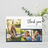 Carte De Remerciements Graduation 2025 Modern Script Graduate (Debout devant)