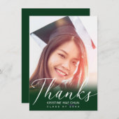 Carte De Remerciements Graduation moderne blanc Script photo vert (Devant / Derrière)