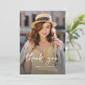 Carte De Remerciements Graduation photo verticale moderne 2025 (Debout devant)