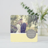 Carte de remerciements jaune de mariage de Chevron (Debout devant)