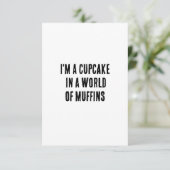 Carte De Remerciements Je suis un cupcake dans un monde de muffins (Debout devant)