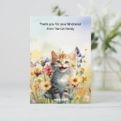 Carte De Remerciements Le chat est dans le champ de fleurs (Debout devant)