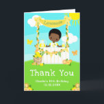 Carte De Remerciements Lemonade Stand Birthday Dark Skin Boy<br><div class="desc">Cette carte de remerciements mignonne et capricieuse présente un fils à cheveux noirs avec peau foncée sur un stand de limonade jaune qui est décoré de fleurs et de bottes. Dans l'arrière - plan est un ciel bleu, soleil et papillons. Le texte combine les polices décoratives et sans serif pour...</div>