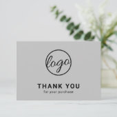 Carte De Remerciements Logo simple moderne gris clair (Debout devant)