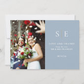 Carte De Remerciements Mariage 2 Photos Monogram Or Et Bleu Poussiéreux (Devant)