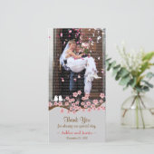 Carte De Remerciements Mariage de printemps rose et gris pour la fleur de (Debout devant)