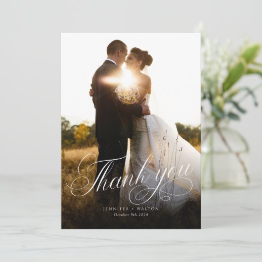 Carte de remerciements Mariage de script blanc (Debout devant)