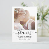 Carte de remerciements mariage | Élégant script Me (Debout devant)