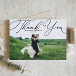 Carte De Remerciements Mariage photo Black Elegant Beatrice Script<br><div class="desc">Envoyez des remerciements à votre famille et à vos amis avec ce carte de remerciements mariage personnalisable. Il dispose d'un élégant script blanc. Personnalisez cet élégant carte de remerciements de mariage en ajoutant vos propres détails. Ce carte de remerciements de script sera également parfait pour les diplômes, les anniversaires, les...</div>