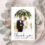 Carte De Remerciements Mariage photo Chic Arch<br><div class="desc">Carte de remerciements mariage chic avec votre photo dans un cadre d'arc,  "merci" dans un script moderne élégant,  et vos prénoms et votre date de mariage. Au verso,  ajoutez une photo supplémentaire,  personnalisez votre message de remerciement et ajoutez vos noms dans un script signature.</div>