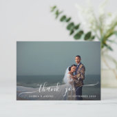 Carte De Remerciements Mariage photo de calligraphie blanche romantique m (Debout devant)