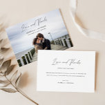 Carte De Remerciements Mariage photo moderne élégant personnalisé<br><div class="desc">Express votre gratitude avec notre Carte de remerciements de Mariage photo moderne et élégant. Ce design chic à double face est doté d'élégantes calligraphies manuscrites et d'une belle toile de fond océanique,  idéale pour un mariage.</div>