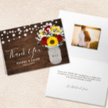 Carte De Remerciements Mariage photo Rustic Sunflower Roses Jar Lights<br><div class="desc">Ce carte de remerciements photo est doté d'un vase en pot monogrammé en maçon de tournesols aquarelles, de roses rouges bordeaux et d'un souffle de bébé accentué par des lampes à cordes sur un arrière - plan rustique en bois foncé. Cliquez sur le bouton personnaliser pour plus de flexibilité dans...</div>
