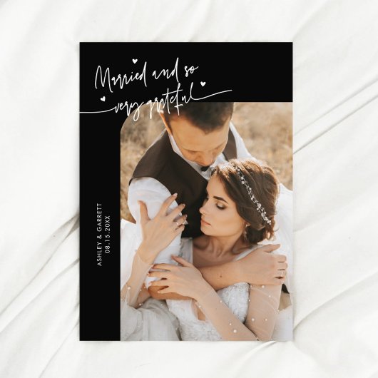 Carte De Remerciements Married and Grateful Wedding Photo Black