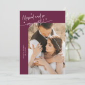 Carte De Remerciements Married and Grateful Wedding Photo Cranberry (Debout devant)