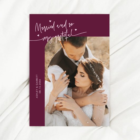 Carte De Remerciements Married and Grateful Wedding Photo Cranberry