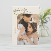 Carte De Remerciements Married and Grateful Wedding Photo Cream (Debout devant)