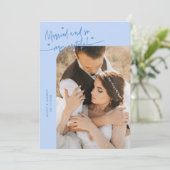 Carte De Remerciements Married and Grateful Wedding Photo Icy Blue (Debout devant)