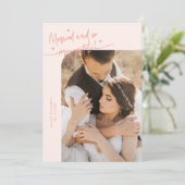 Carte De Remerciements Married and Grateful Wedding Photo Peach (Debout devant)