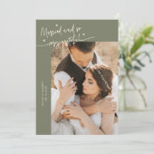 Carte De Remerciements Married and Grateful Wedding Photo Sage Green (Debout devant)